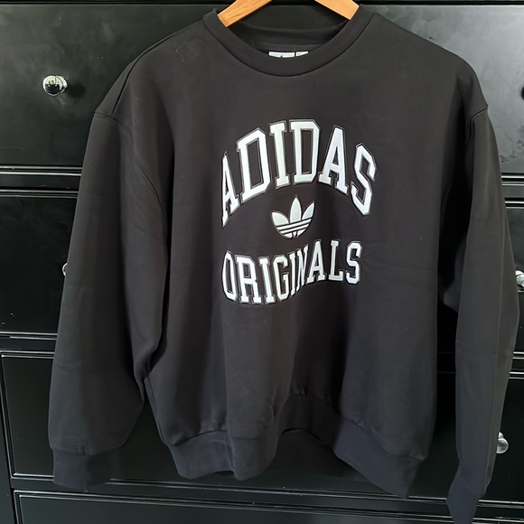 🪄Women’s Adidas Originals Black crew sweatshirt in XS. 🆕 - Picture 1 of 5